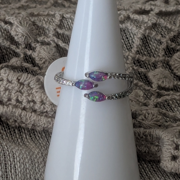 Elegant Silver and Purple Opal Women's Ring - Picture 2 of 3